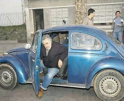 Mujica en el escarabajo