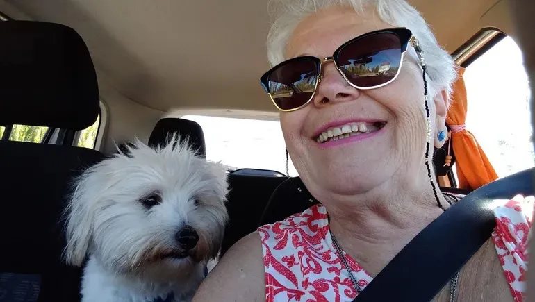 alicia perro motorhome