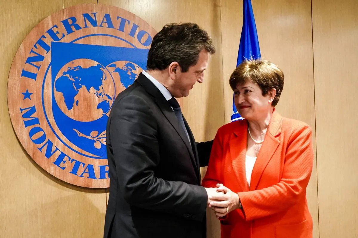 La acumulación de dólares continuaría con los próximos desembolsos del FMI, el Banco Mundial, el BID y la CAF
