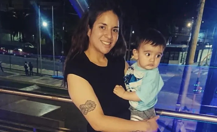 carla busca trabajo