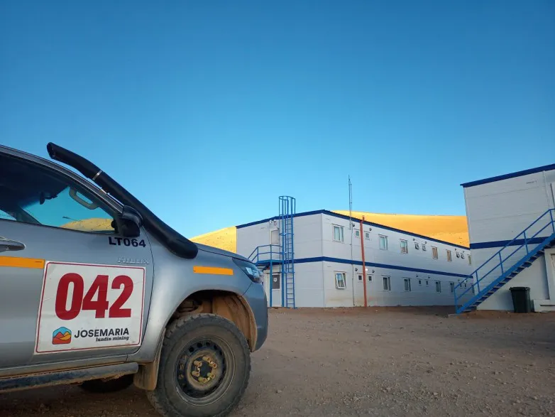 002e23b8adb94a4d140589d53779e254_L