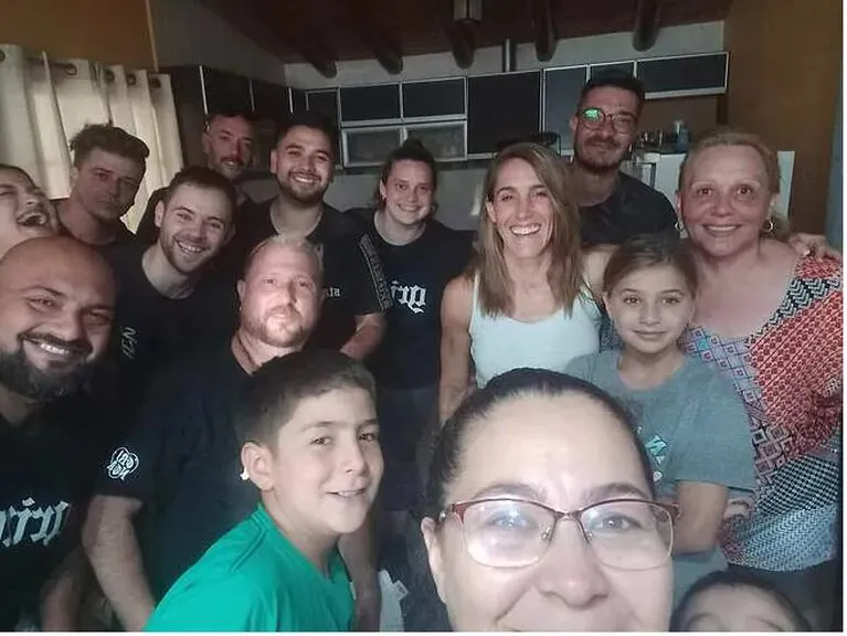 Otra de las fotos que Carmen sacó junto a su familia y la Sole (Captura - Facebook).