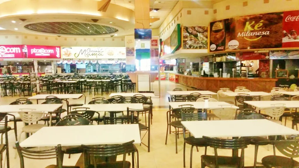 Patio del Híper Libertad