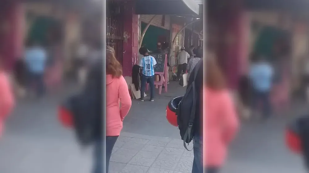 CAMISETA NENE EN SITUACIÓN DE CALLE