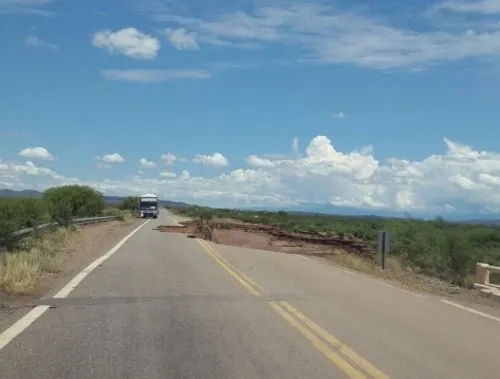 Estado de la Ruta 141 luego de la crecida. 