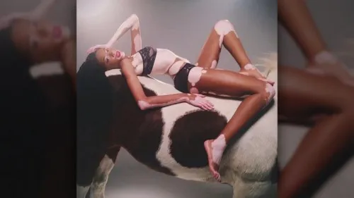 Sin complejos. A Winnie le gusta destacar sus particularidades de piel.