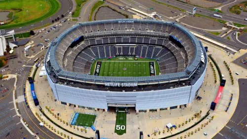 MetLife Stadium (Nueva York) El imponente MetLife de Nueva York con capacidad para 80 mil personas El imponente MetLife de Nueva York con capacidad para 80 mil personas Gillette Stadium (Boston) El Gillette Stadium de Boston alberga cerca de 68 mil aficionados El Gillette Stadium de Boston alberga cerca de 68 mil aficionados Soldier Field (Chicago) El Soldier Field de Chicago puede recibir hasta 60 mil espectadores El Soldier Field de Chicago puede recibir hasta 60 mil espectadores