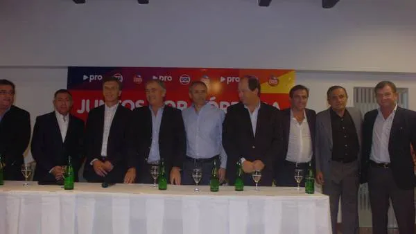 Macri-Cordoba-Daniel-Caceres_CLAIMA20150424_0127_27