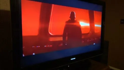 Una captura de la TV de Daniel muestra una escena de 'The Force Awakens'. 