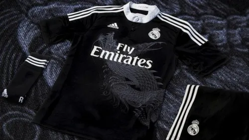 Novedad. Además del color negro, los merengues sumaron el dibujo de un dragón gris.