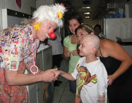 El doctor Hunter Doherty Adams en un Hospital de Honduras.