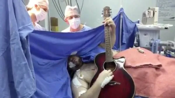 Operacion-paciente-guitarra-Brasil-cerebro_CLAVID20150604_0004_34