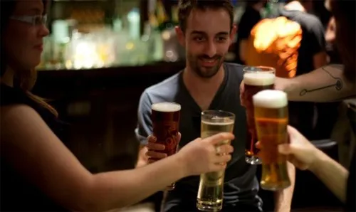 La cerveza es la bebida alcohólica más consumida por los latinoamericanos.