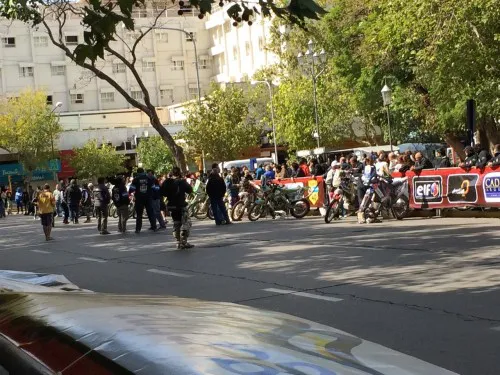 Expectantes. Cientos de sanjuaninos acompañaron la jornada deportiva en el cenro local.