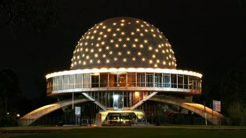 Planetario convocó a un evento especial, con acceso gratuito al público, para contemplar la "reunión" .