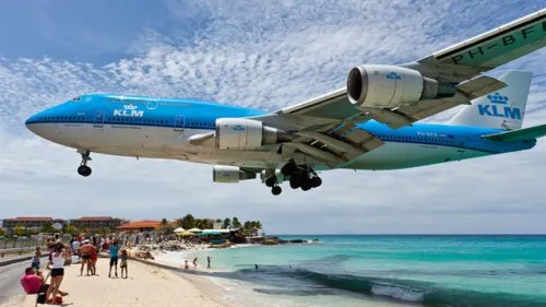 El aeropuerto Princess Juliana en la isla de Saint Martin causa asombro permanente.