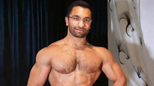 Pradeep Bala reconoce que su trastorno por su cuerpo comenzó cuando se comparaba con los demás hombres que veía en las revistas.