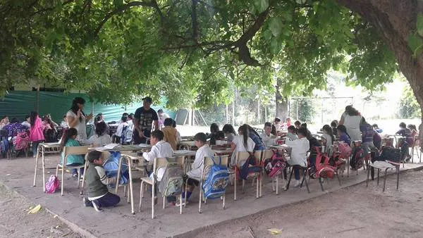 darles-clases-chicos-despues-incendio_CLAIMA20151213_0047_28