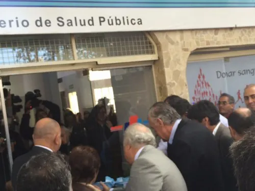 Autoridades. Las máximas autoridades locales se hicieron presentes para inaugurar el nuevo edificio del IPHEM.