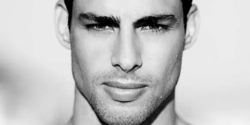 Galanazo. Con un pasado de modelo, el actor Caua Reymond ganó fama gracias a su personaje del año, Jorgito.