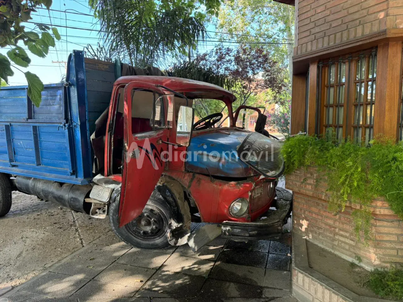 camión choque casa camionero borracho ebrio