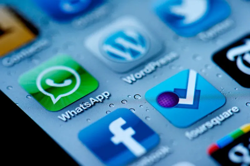 smartphone-whatsapp