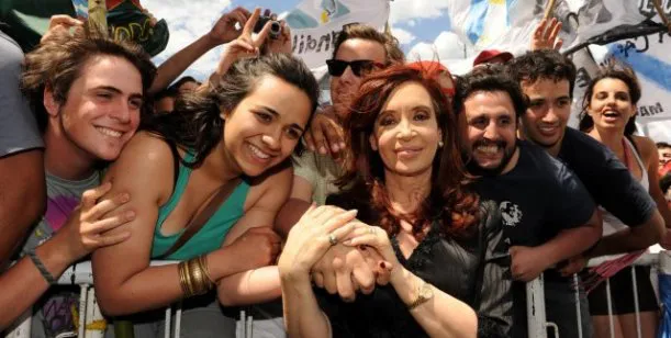 Cristina y militantes