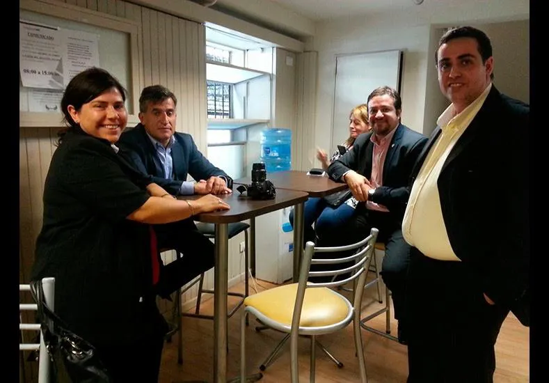 Los Concejales capitalinos se reunieron en los pasillos de Canal 8 en medio de un clima tenso.