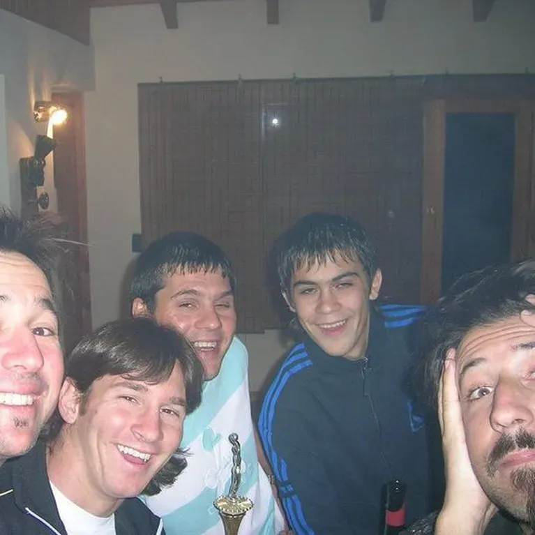MESSI. En Bariloche con su hermano, su primo y unos amigos (Foto: Redes)