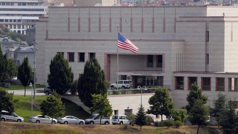 Doble-atentado-en-Estambul-contra-el-consulado-de-EEUU-y-una-comisar-a