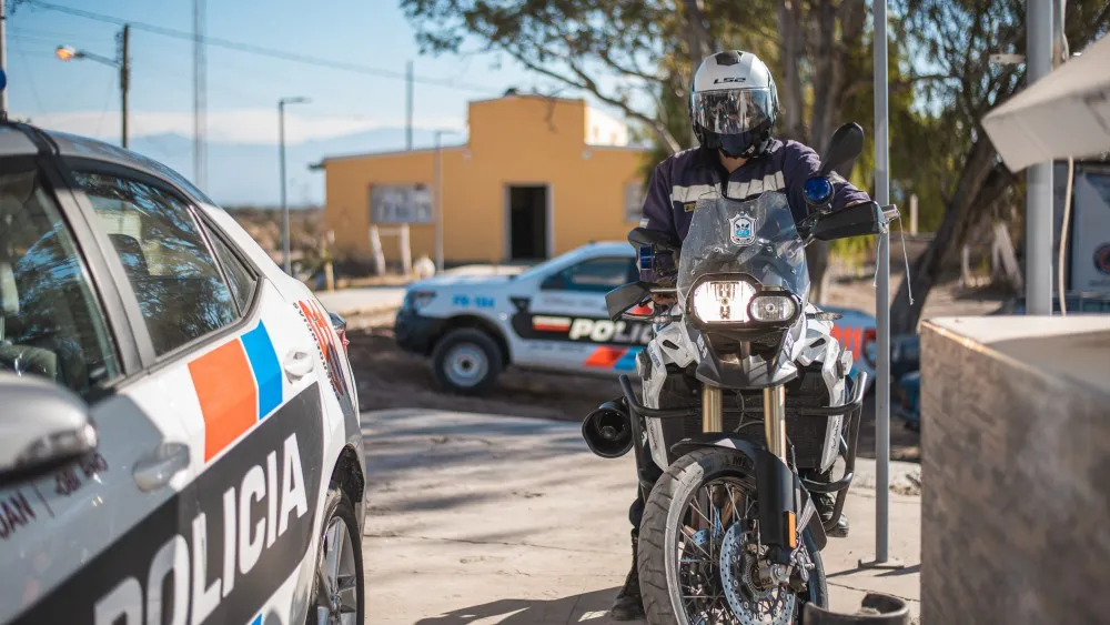 Policía patrullero moto