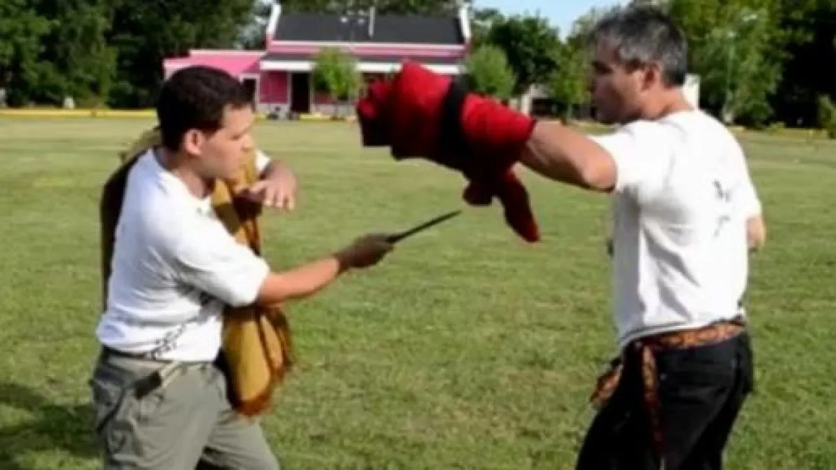 esgrima-criolla-pelea-con-poncho-y-facon_383471