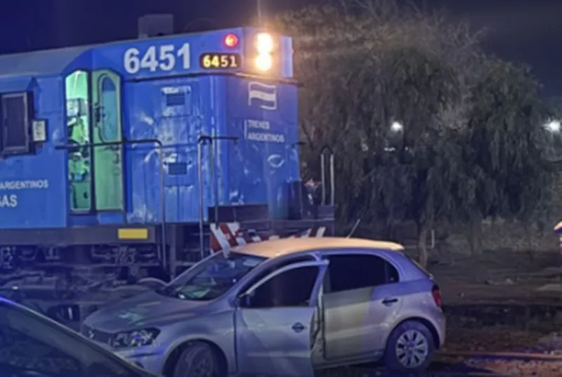 Choque entre auto y tren