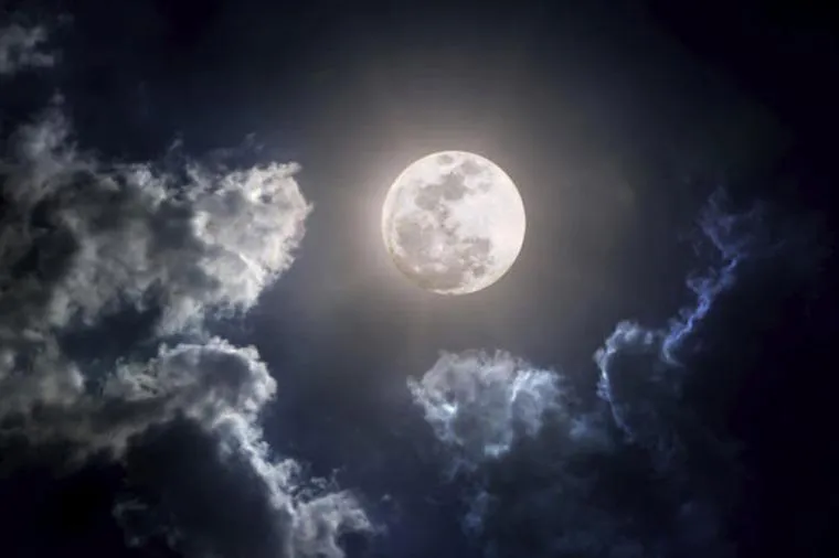 lunna llena