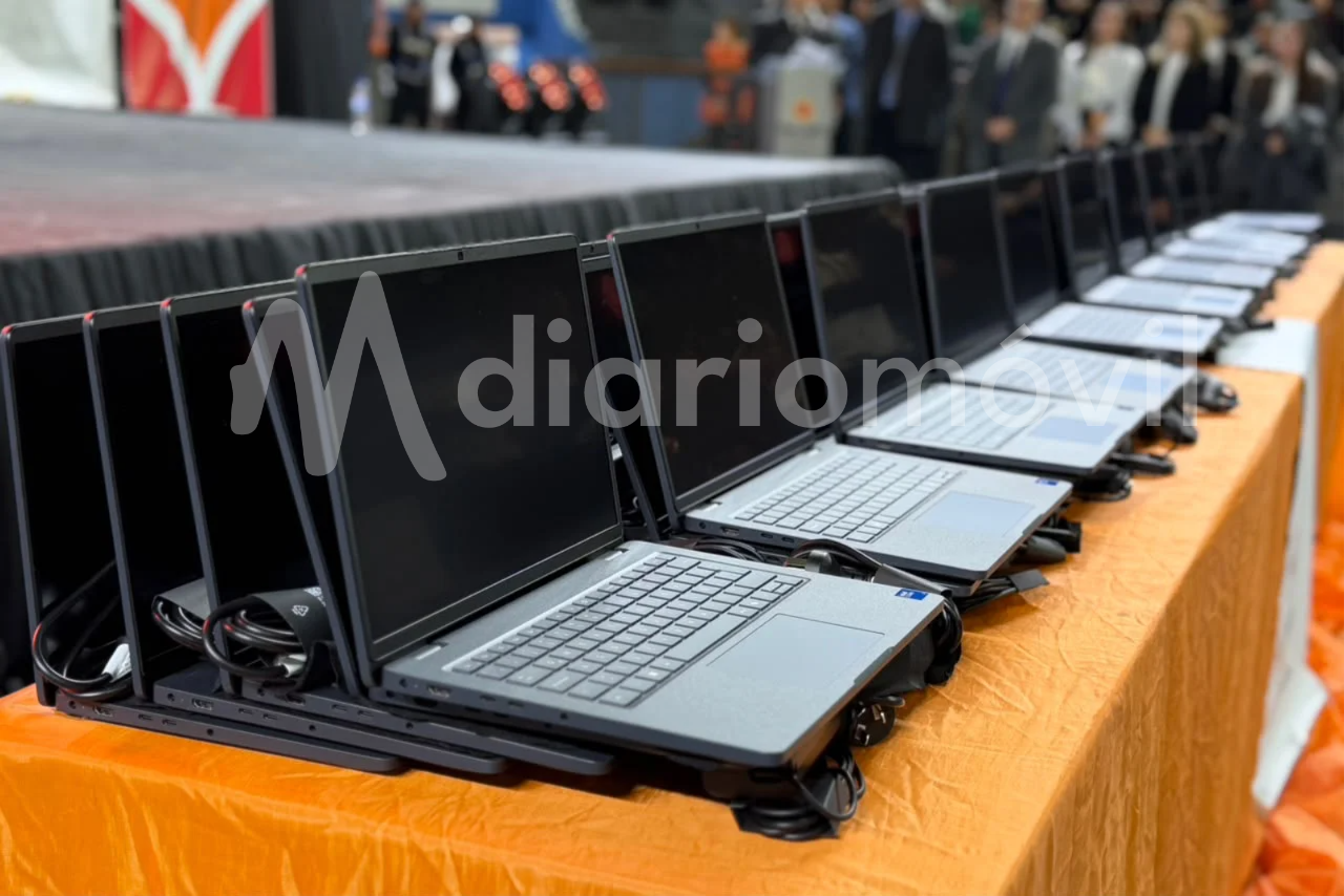 computadoras entrega docentes alumnos  (1)