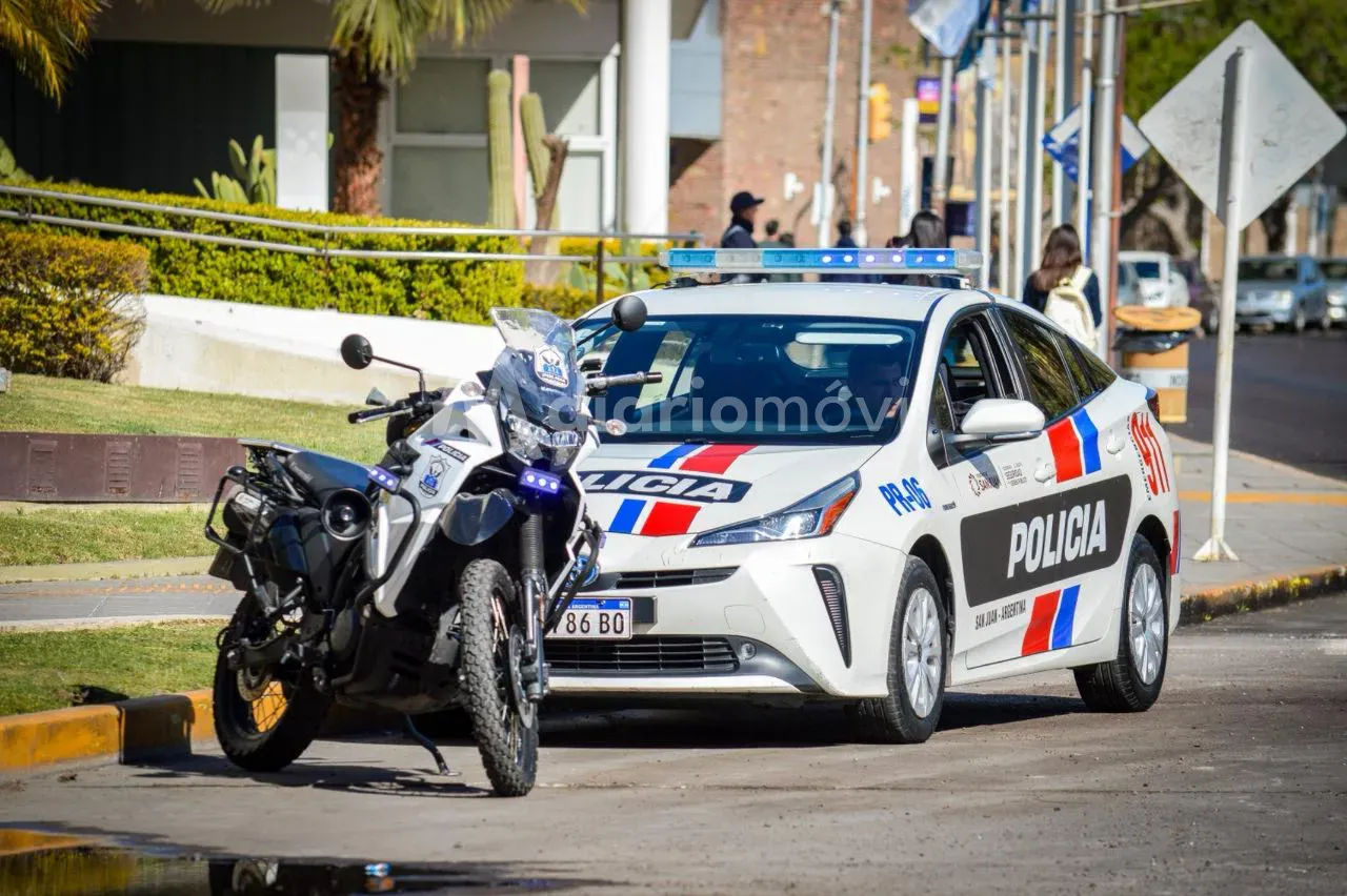 patrullero, policia libertador, parque (2)