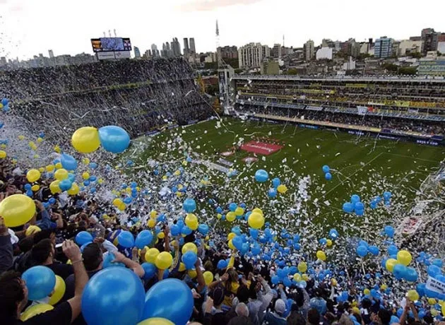 Hinchas en La Bombonera