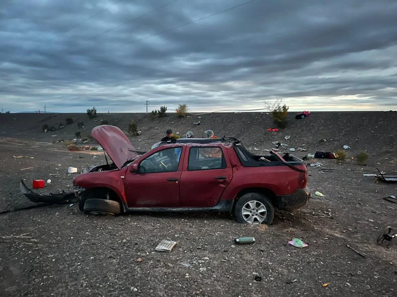 Tragedia en la Ruta 40: una mujer murió tras un vuelco cuando regresaba ...