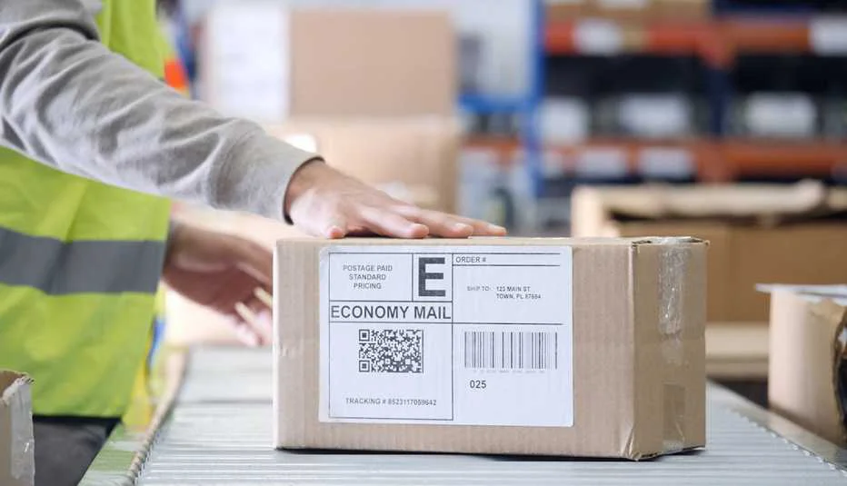 1140-shipping-a-package-esp