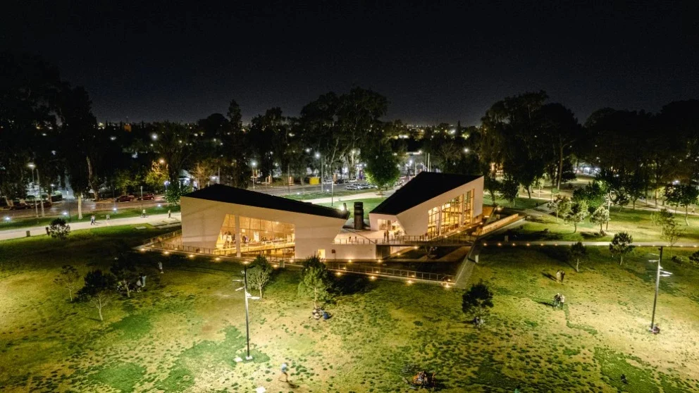 Parque de Mayo de noche