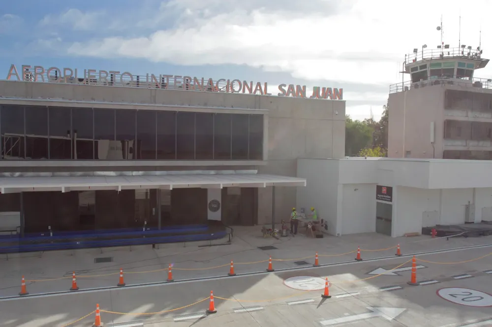 aeropuerto san juan sarmiento