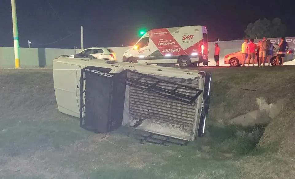 camioneta-vuelco-f100jpeg.jpeg copia