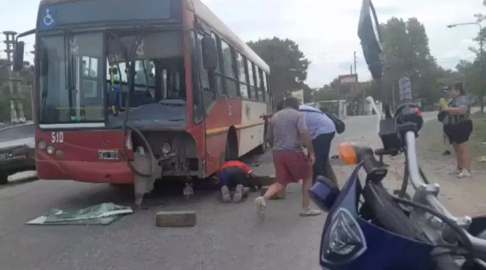 Choque colectivo y moto