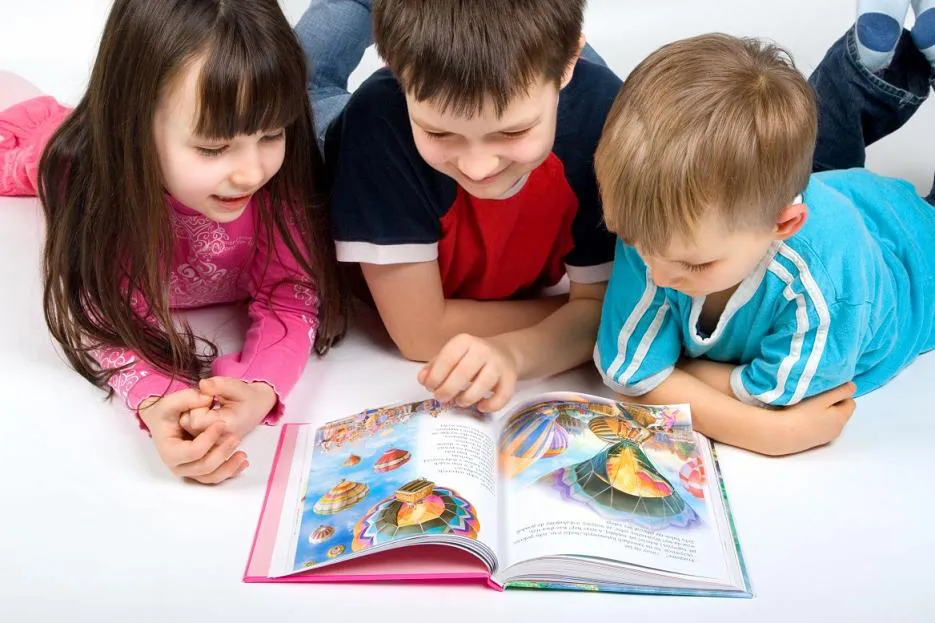 Niños-leyendo
