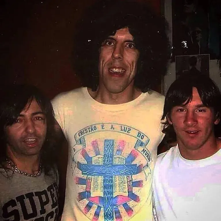 RISAS. Dárgelos, Carca y Messi en un boliche de Bariloche (Foto: Redes)