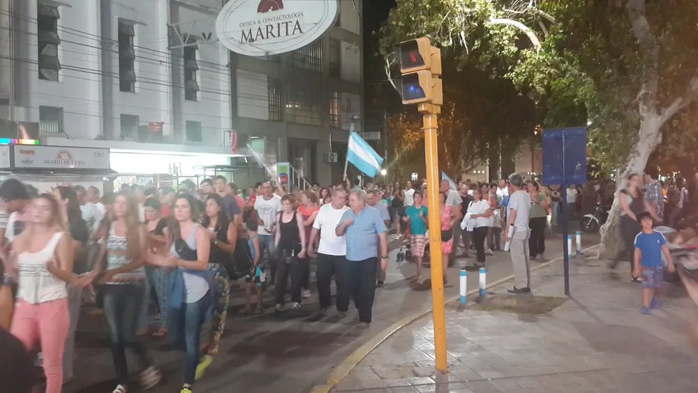 Primera marcha por Nisman en la Playa 25 de Mayo, San Juan.