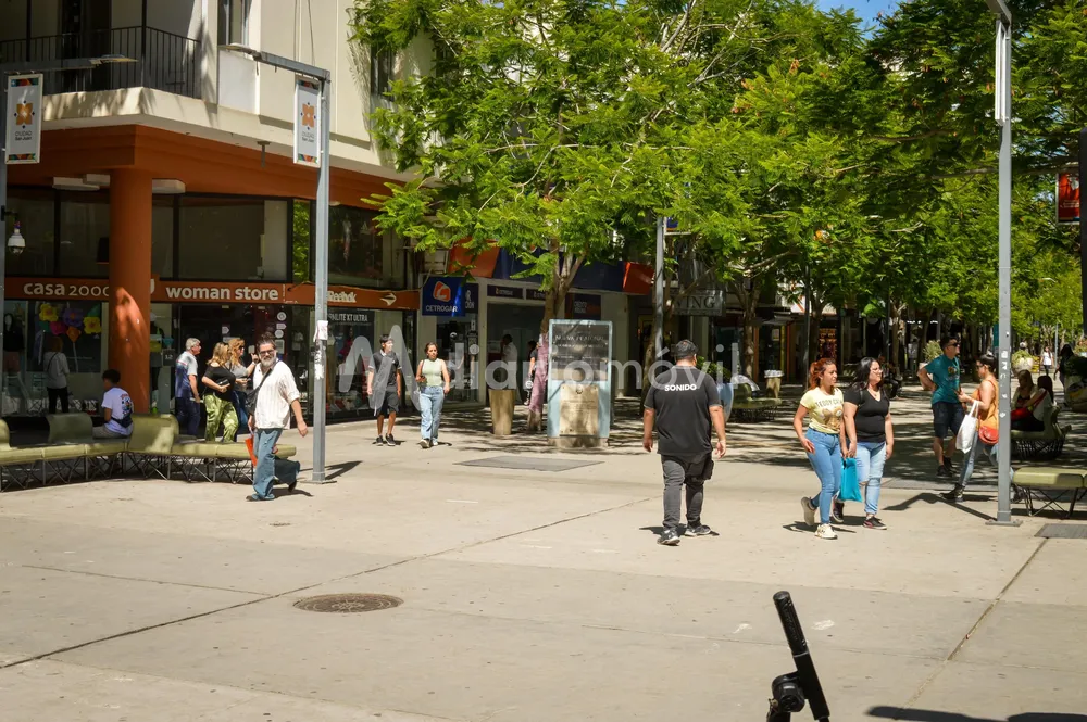Peatonal comercio calor