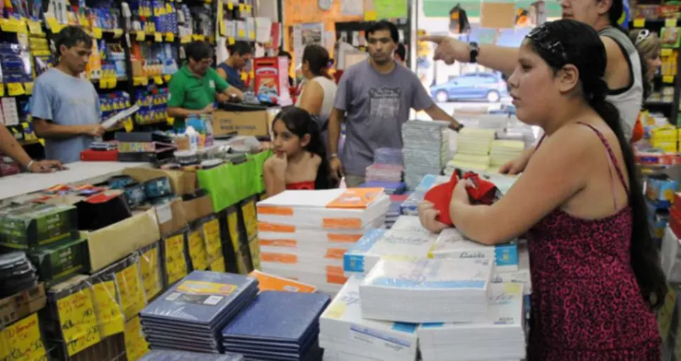 Canasta escolar útiles