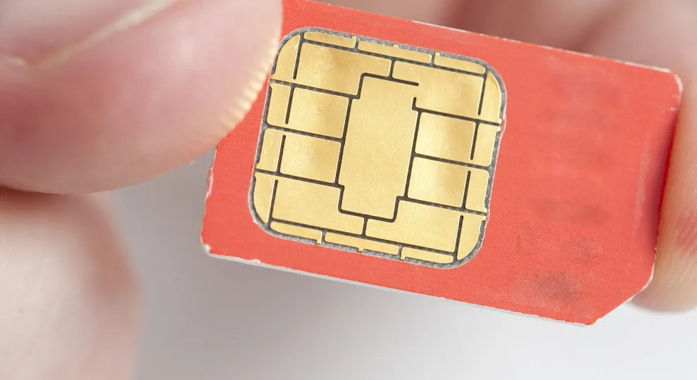 SIM_Card_In_Hand_Wide