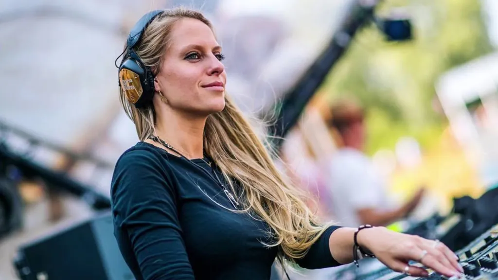 Nora_En_Pure_1